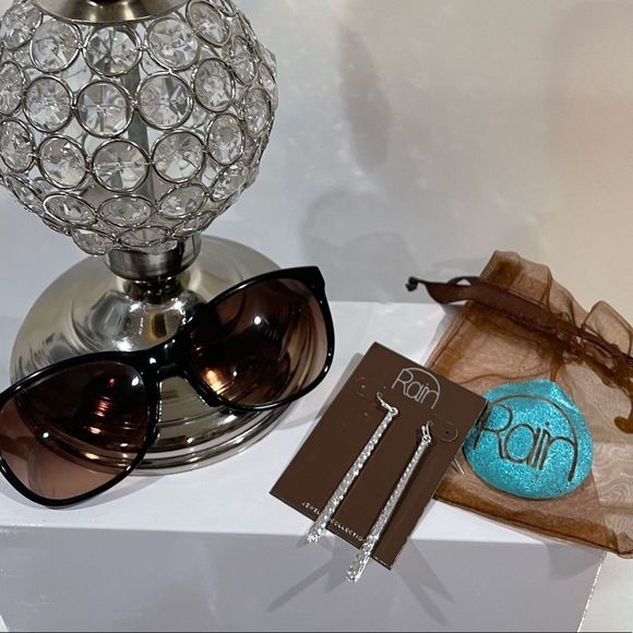 Rain textured silver earrings - Picture 1 of 2